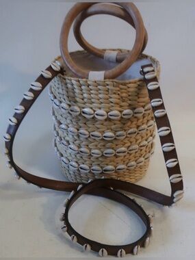 NWOT Woven Poolside NY The Bobbi Shell-Embellished Straw Bucket Bag in Natural
